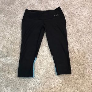 NIKE Mesh Capri Leggings